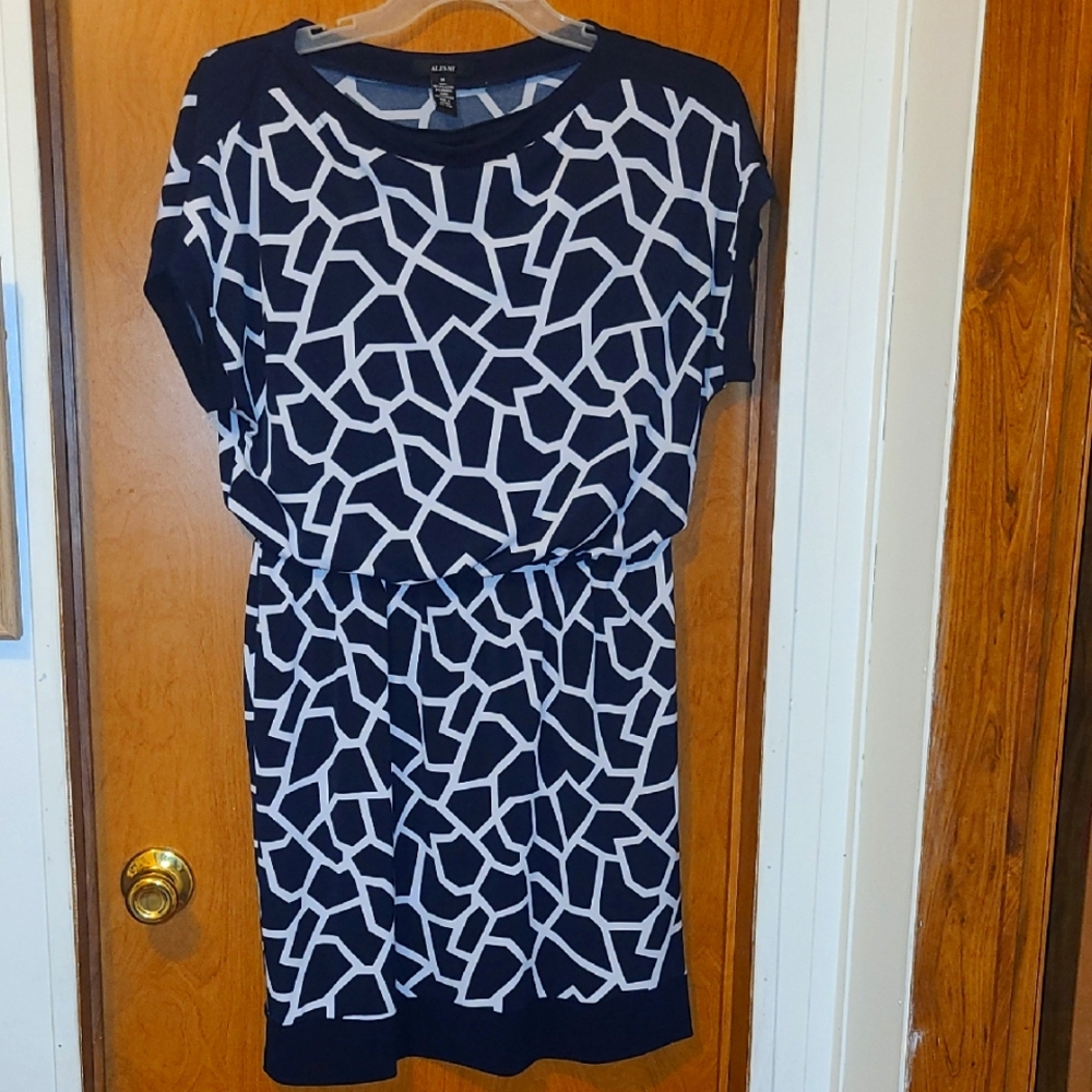 Size Med ALFANI Black and White Geometric Mini Dress